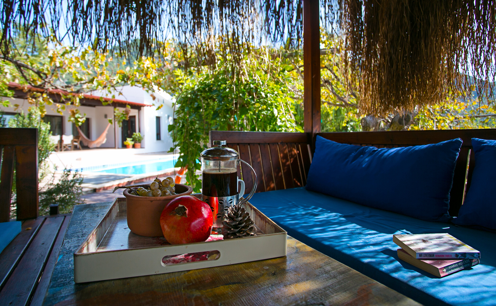 The shaded köşk by the pool
