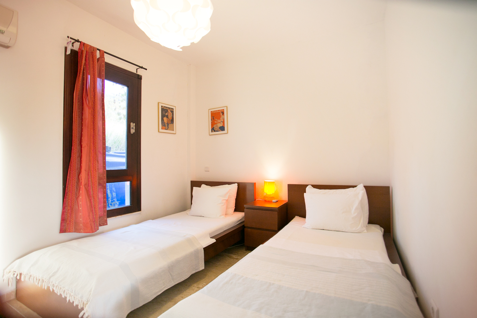 Twin bedroom